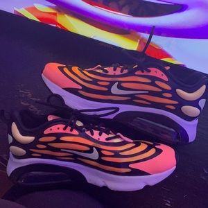 Worn few times. Look brand new. Size 8